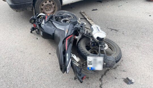У ДТП на Рівненщині тяжко травмувався мотоцикліст