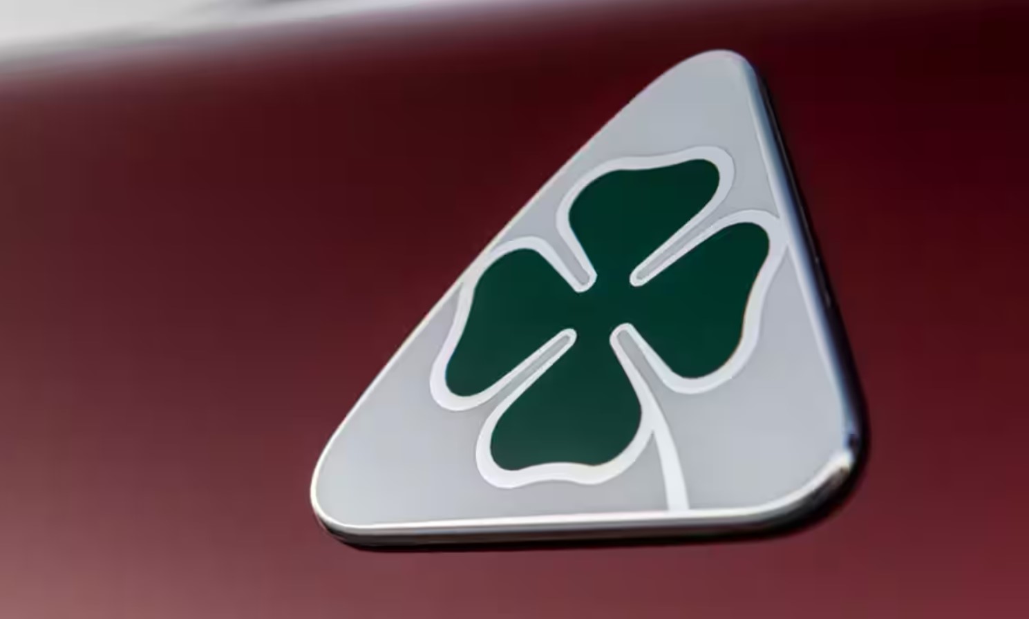 Ви зараз переглядаєте Потужністю майже 1000 сил: Alfa Romeo готує електричний кросовер Stelvio Quadrifoglio