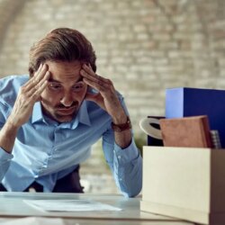 Робота в Україні – українців можуть звільнити за зв’язки з окупованою територією