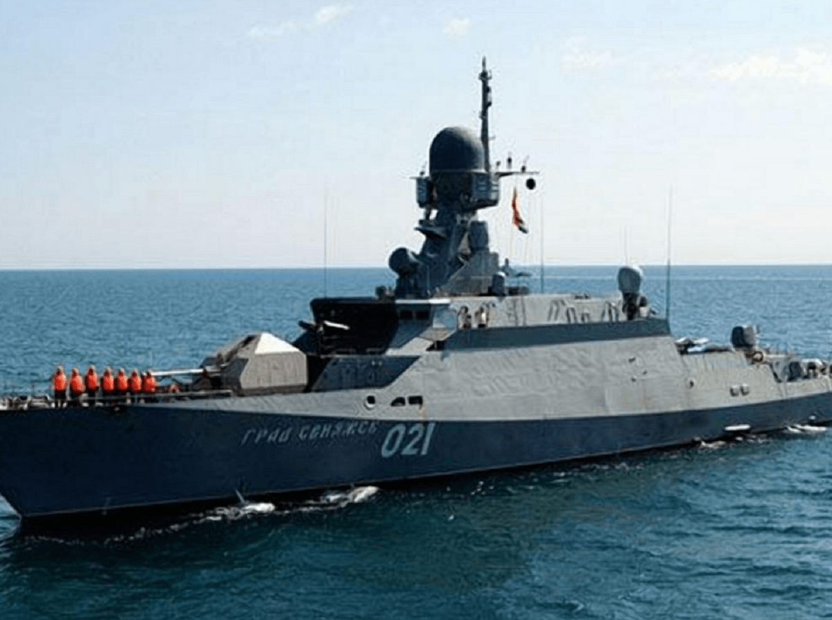 Ви зараз переглядаєте У ЗСУ розповіли про дивний вихід у море російського корабля під час атаки на Україну
