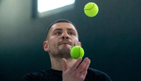 Екс-чемпіон світу Бредлі: Берінчик феноменально провів бій і задушив Наваррете