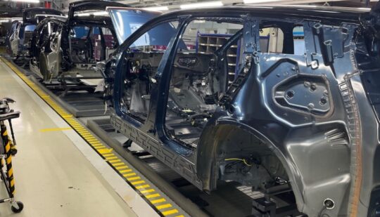 Допоможуть китайцям з випуском електромобілів: австрійська Magna Steyr веде переговори з кількома автовиробниками