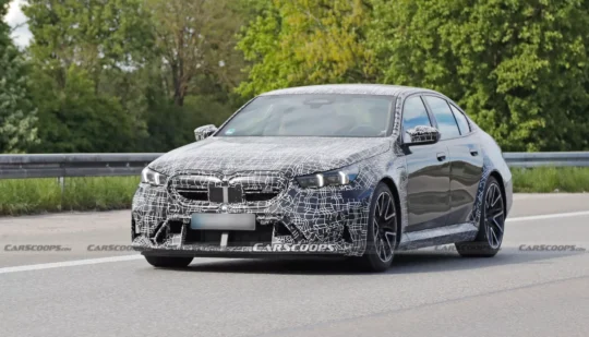 Вперше в історії: спортивний седан BMW M5 отримає плагін-гібридну версію