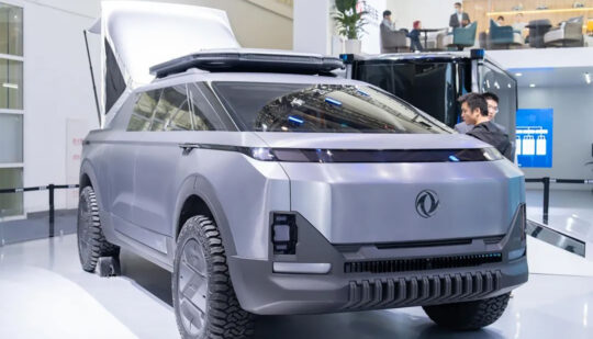 Потужністю понад 1300 сил: Dongfeng показав ефектний електричний пікап