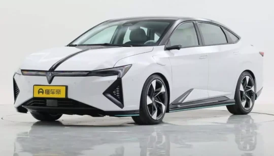 Honda показала новий електричний седан під окремим брендом: з п’ятьма екранами та запасом ходу у 520 км