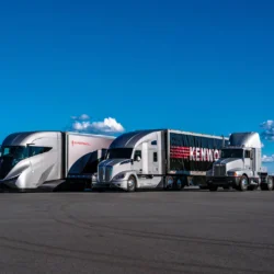 Відео дня: компанія Kenworth представила екологічно чистий SuperTruck з майбутнього