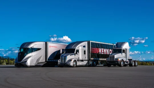 Відео дня: компанія Kenworth представила екологічно чистий SuperTruck з майбутнього