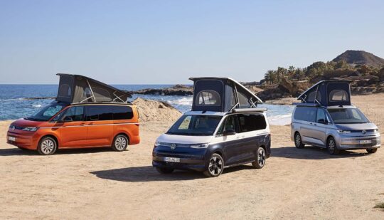 Гібрид з підйомним дахом: Volkswagen представив мінівен California для подорожей
