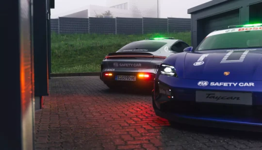 Вдвічі потужніший за боліди: електромобіль Porsche Taycan Turbo GT став Safety Car на “Формула E”