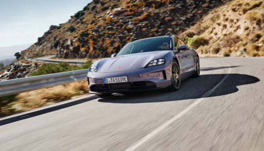 В Україні показали оновлений електромобіль Porsche Taycan