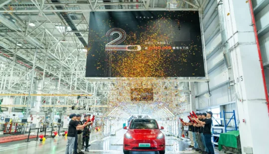 В усьому звинуватили Китай: Tesla скорочує виробництво електромобіля Model Y