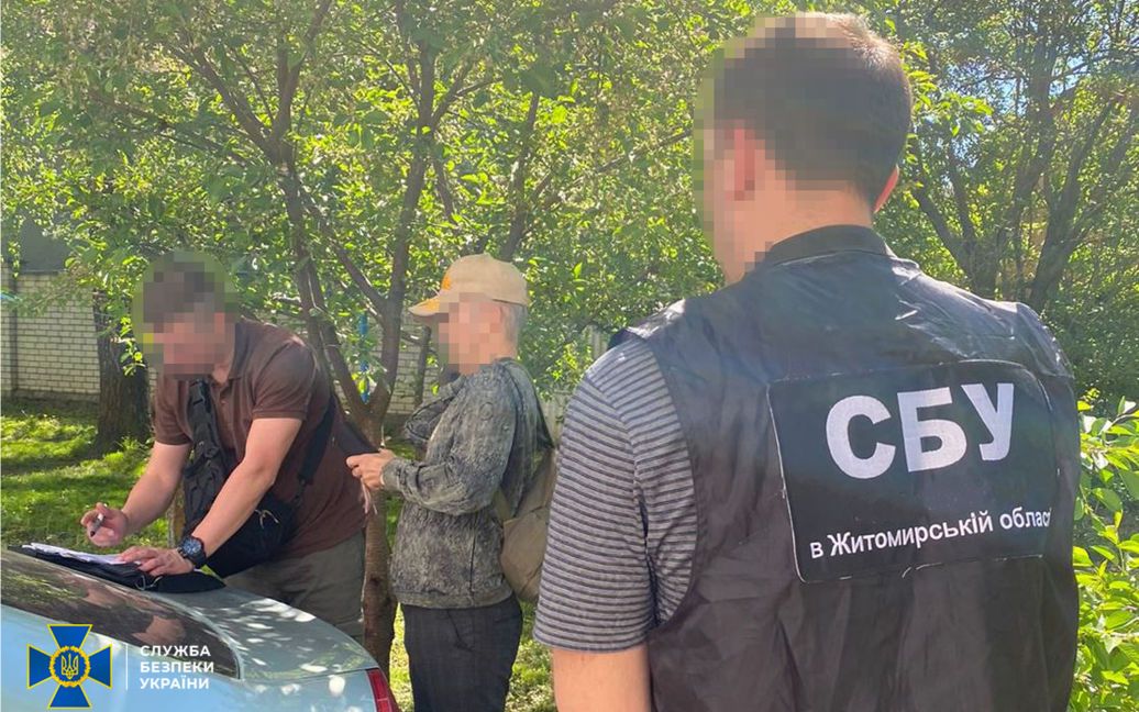 Ви зараз переглядаєте Заперечували воєнні злочини РФ: у Житомирі СБУ виявила трьох вчителів ліцею, які поширювали прокремлівські наративи