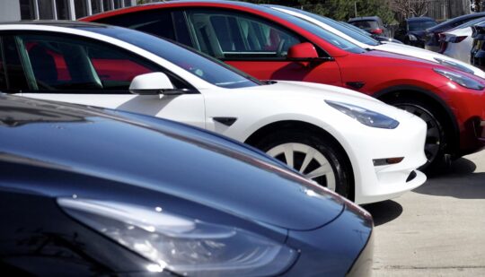 Як різні шини впливають на запас ходу електромобіля Tesla Model 3: опубліковано результати великого тесту