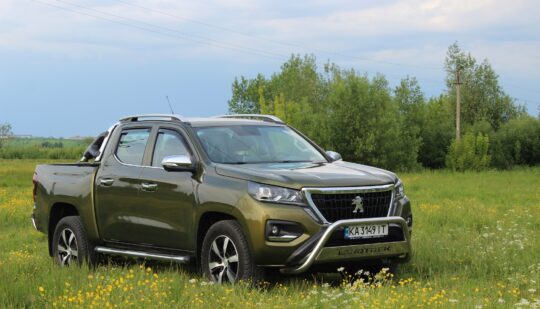 Тест-драйв Peugeot Landtrek: вивчаємо сильні та слабкі сторони таємничого пікапа