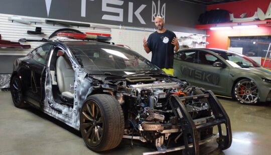 Потужністю 1000 сил: українцям довірили побудувати найшвидшу Tesla для поліції Лос-Анджелеса