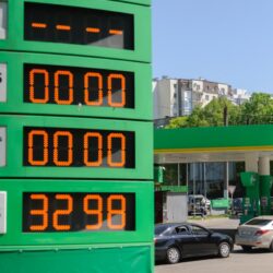 Ціни на бензин зростуть у кілька разів