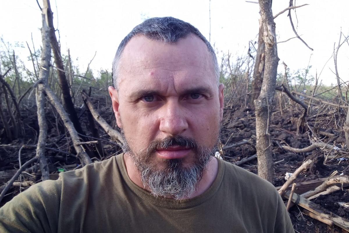 Ви зараз переглядаєте Війна в Україні – Кінорежисер Олег Сенцов зізнався, чому пішов на фронт