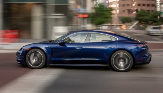 Вся надія на електричний кросовер: Porsche скорочує виробництво Taycan через падіння попиту