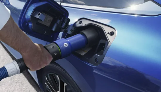 Вважають себе обманутими: розчаровані власники водневого седана Toyota Mirai масово подають на автовиробника до суду