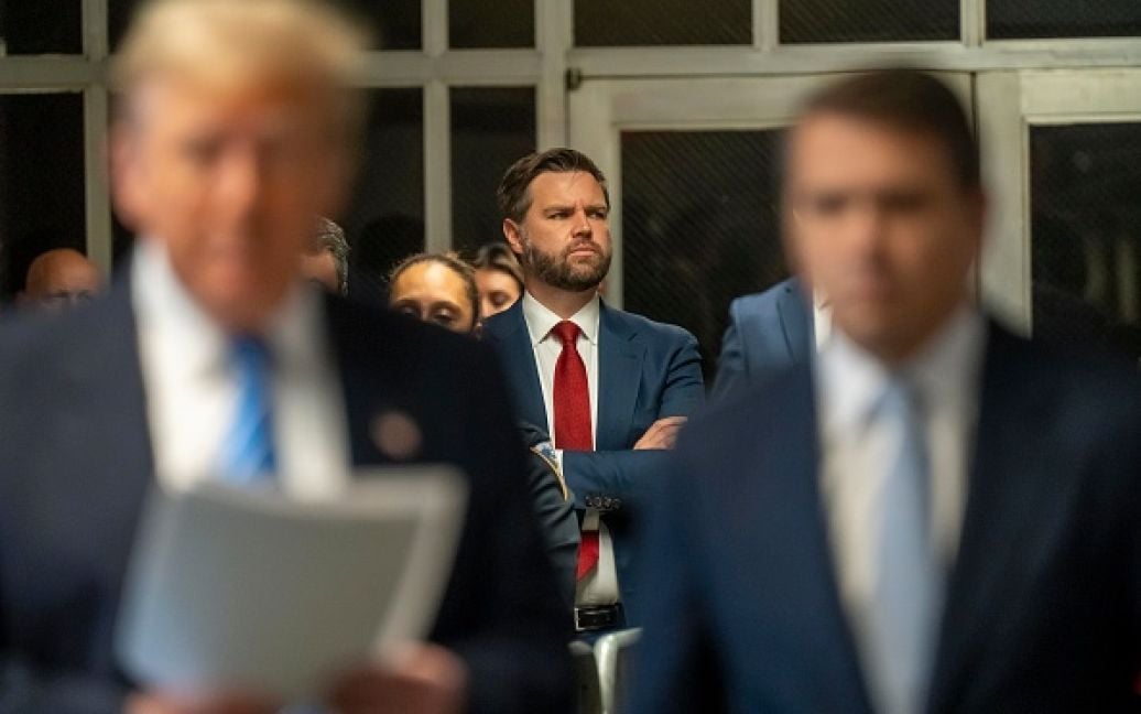 Ви зараз переглядаєте Затятий прихильник миру з РФ: що напарник Трампа Джей Ді Венс говорив про Україну і війну