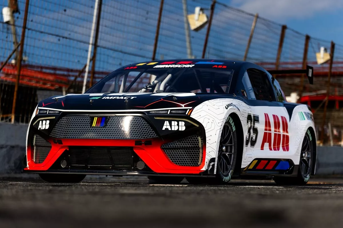 Ви зараз переглядаєте Потужністю 1300 сил: NASCAR представив спортивний електромобіль для кільцевих змагань майбутнього