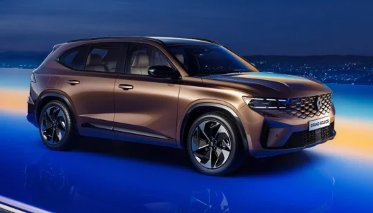 Зріднився з Geely і Volvo: гібридний кросовер Renault Grand Koleos показали офіційно