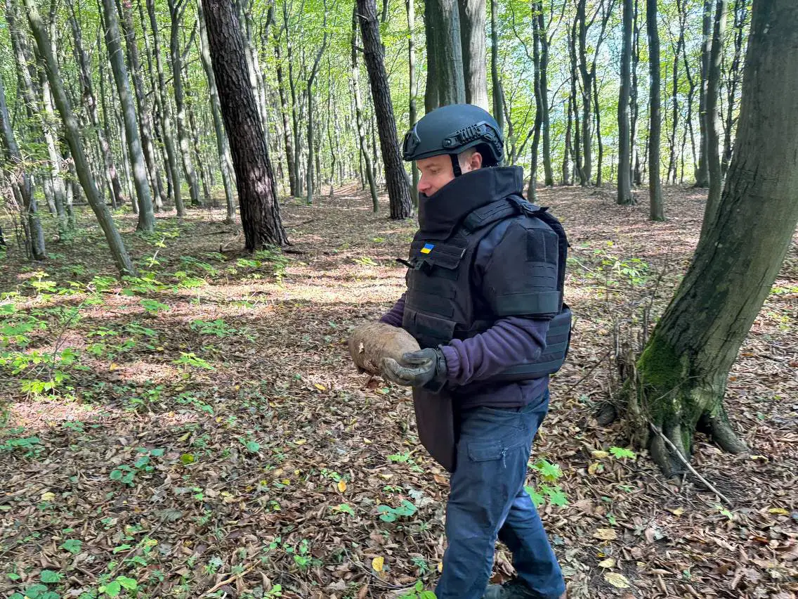 Ви зараз переглядаєте Піротехніки знешкодили артилерійські снаряди поблизу Пирятина